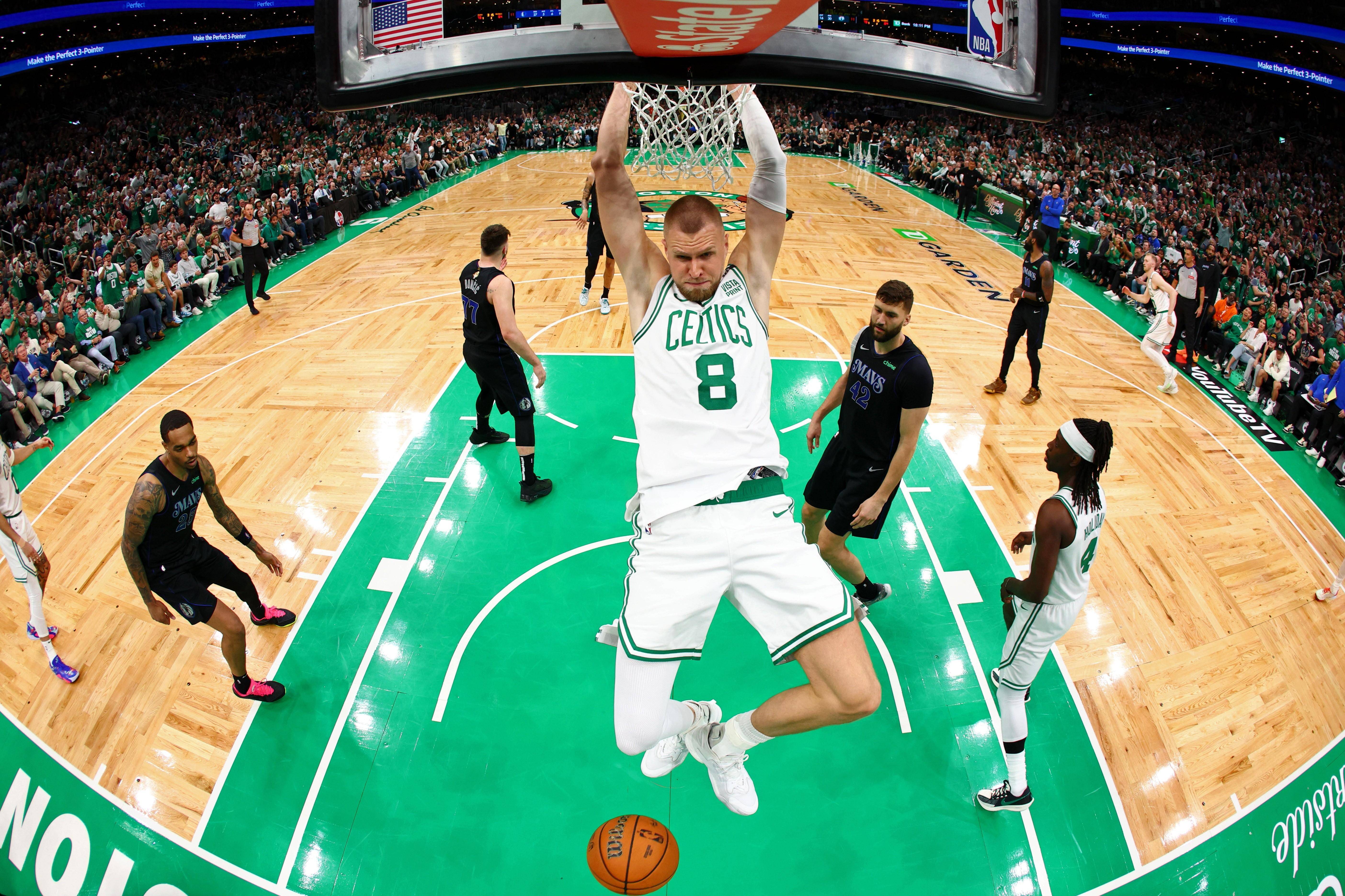 NBA交易市场加热！绿军送走波尔津吉斯，欧文降薪续约独行侠的简单介绍